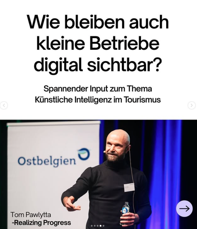 Tom Pawlytta auf der Bühne beim Tourismusforum Ostbelgien